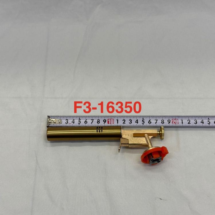 811 Handheld card-type flamethrower, outdoor camping high-temperature igniter, wild barbecue hair removal and ignition flamethrower Application Scenario
