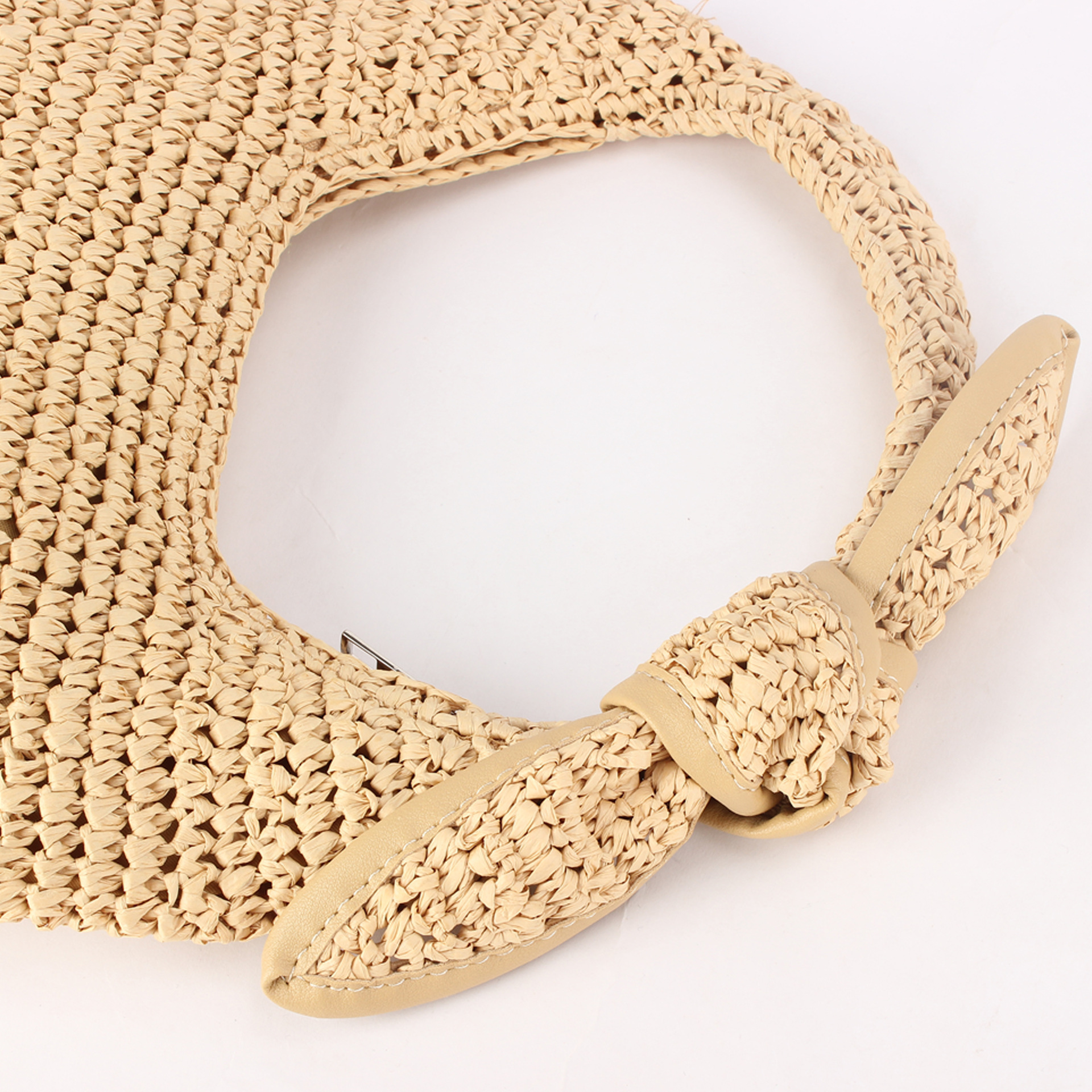 This new woven bag is a versatile, niche, high-end and personalized lady's bag for beach vacations, beach photography, and daily leisure Item Picture