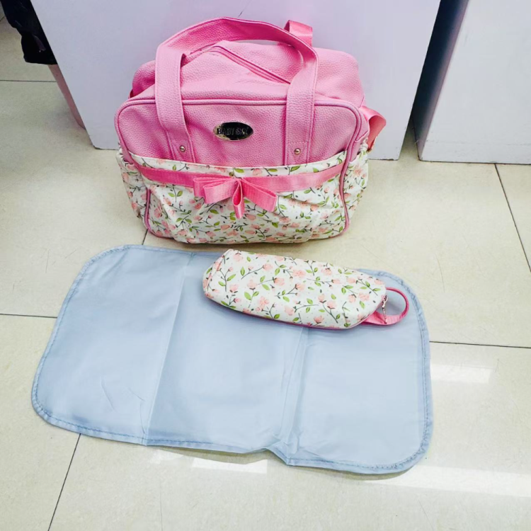 Mummy Bag, large-capacity backpack, new type of backpack for going out, Mummy and baby bag, insulated baby bottle, Mom bag Application Scenario