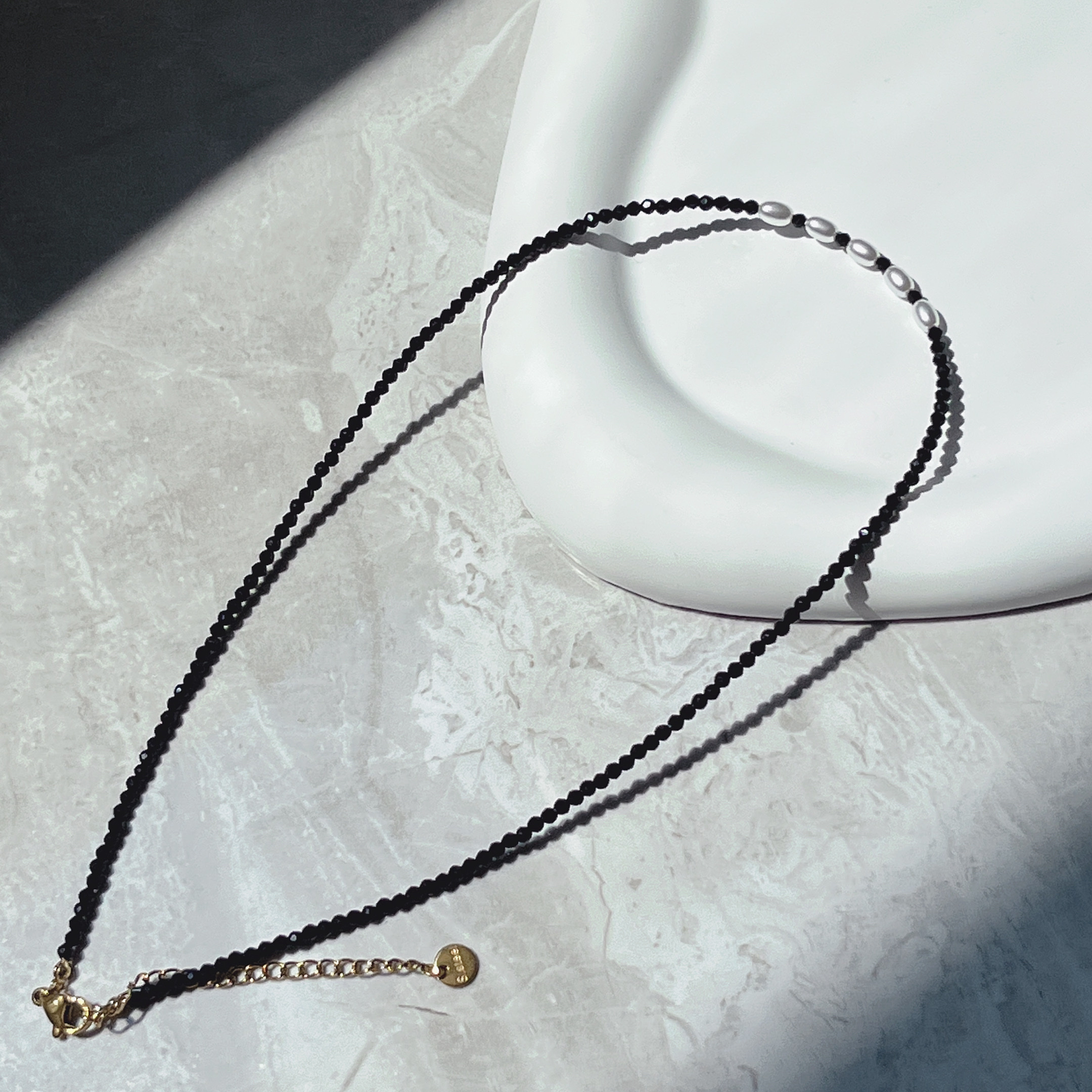 Yunyi Shijia white rice bead Necklace and black crystal collarbone chain factory direct sales and wholesale in stock, king of cost performance details Picture