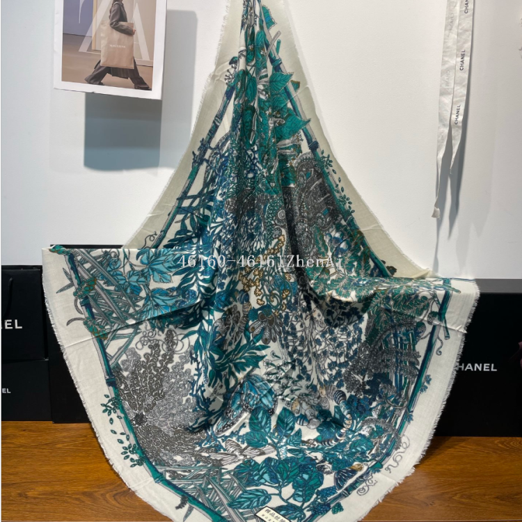 New cross-border export cash on delivery scarves wholesale e-commerce live streaming, fashionable classic velvet printed square scarf supply chain Specification image