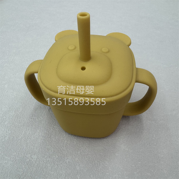 شوكة ملعقة في كوب ماء صغير من السيليكا Specification image