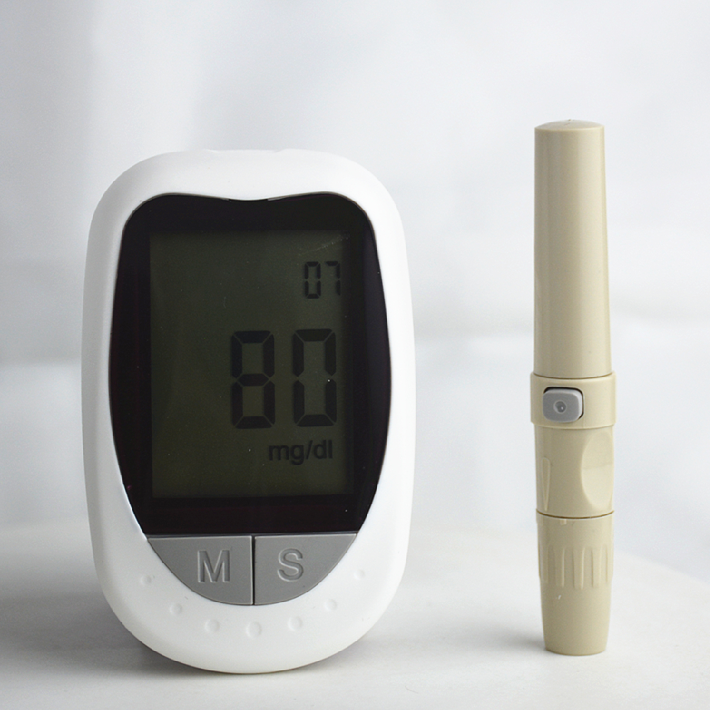The automatic blood glucose testing instrument for home use in both Chinese and English is only for export Application Scenario