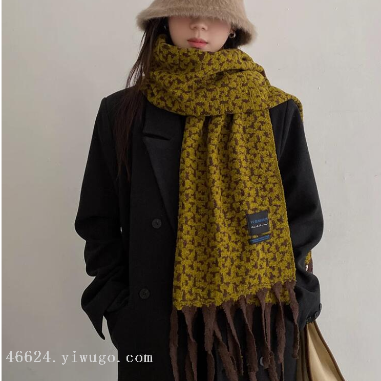 New cross-border wholesale e-commerce supply of retro checkered imitation cashmere scarves and leopard print scarves details Picture