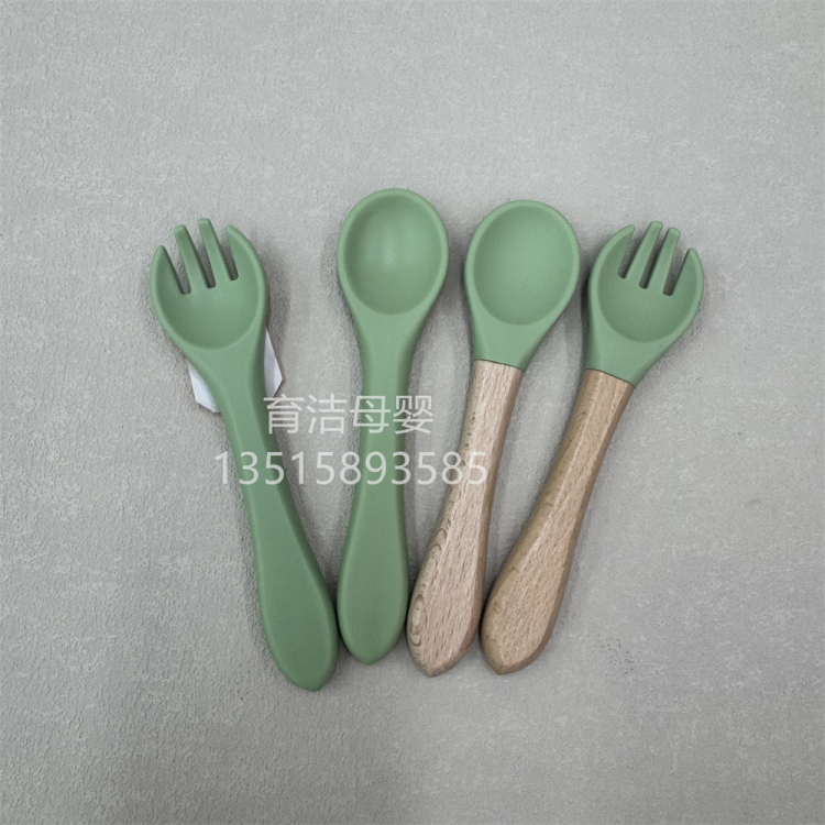 شوكة ملعقة في وعاء من وعاء من السيليكا، طفل صغير في قرص الضفدع Item Picture