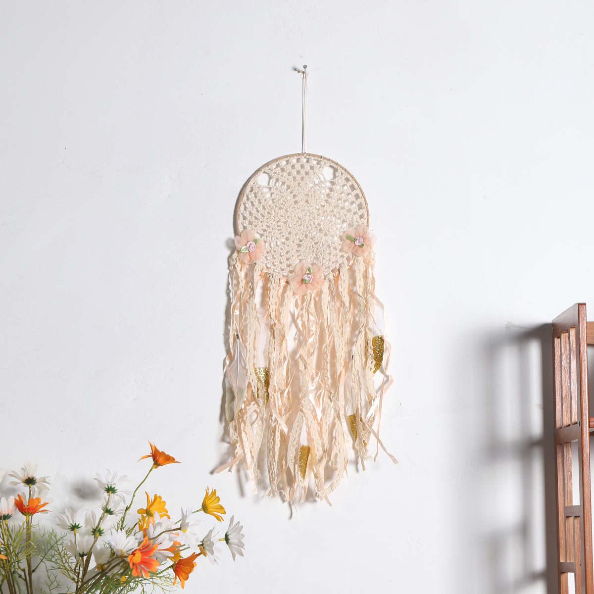 Bohemian-style dream catcher with three flowers, home decoration dream catcher, wall hanging, wall decoration, and dream catcher pendant details Picture