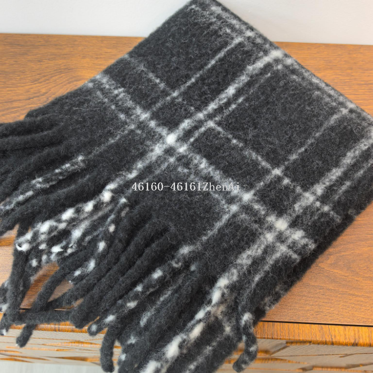 New in-stock cross-border wholesale scarves, e-commerce live streaming supply chain, classic wool fine thread grid supply New in-stock cross-border wholesale scarves, e-commerce live streaming supply chain, classic wool fine thread grid supply