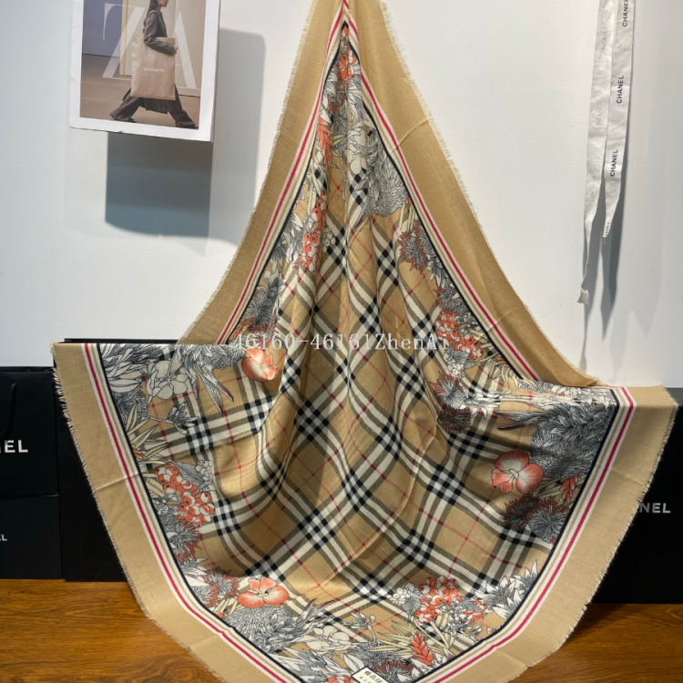 New cross-border export cash on delivery scarves wholesale e-commerce live streaming, fashionable classic velvet printed square scarf supply chain Item Picture