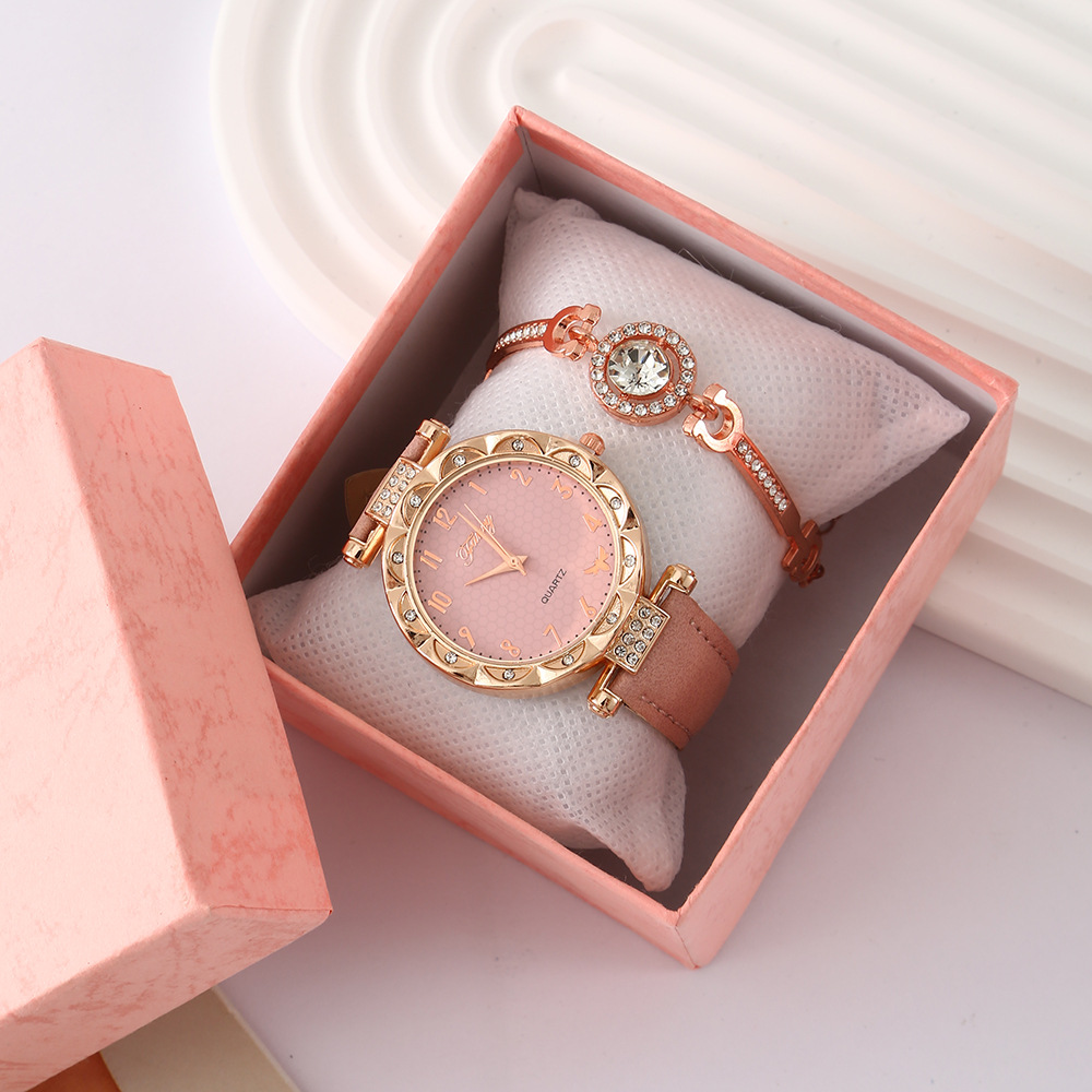 A two-piece set of high-looking, internet-famous women's watch and bracelet with full diamonds for your girlfriend on the Qixi Festival, a "Starry Sky" watch gift box and a souvenir packaging box details Picture