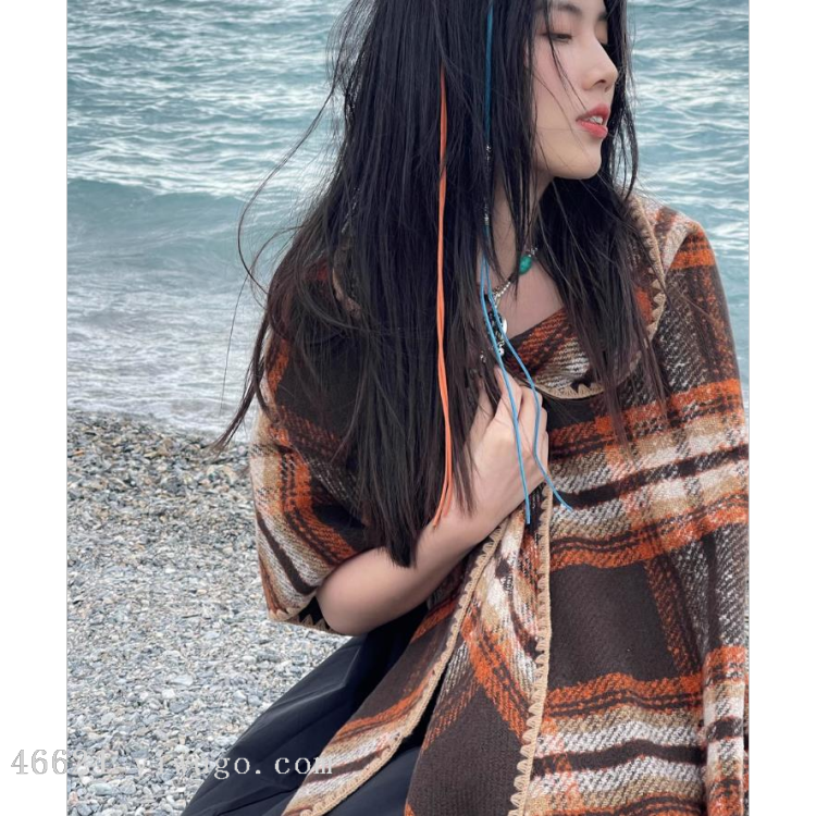 Cross-border scarf wholesale e-commerce live-streaming supply chain supply of shell-edge checkered triangular scarves