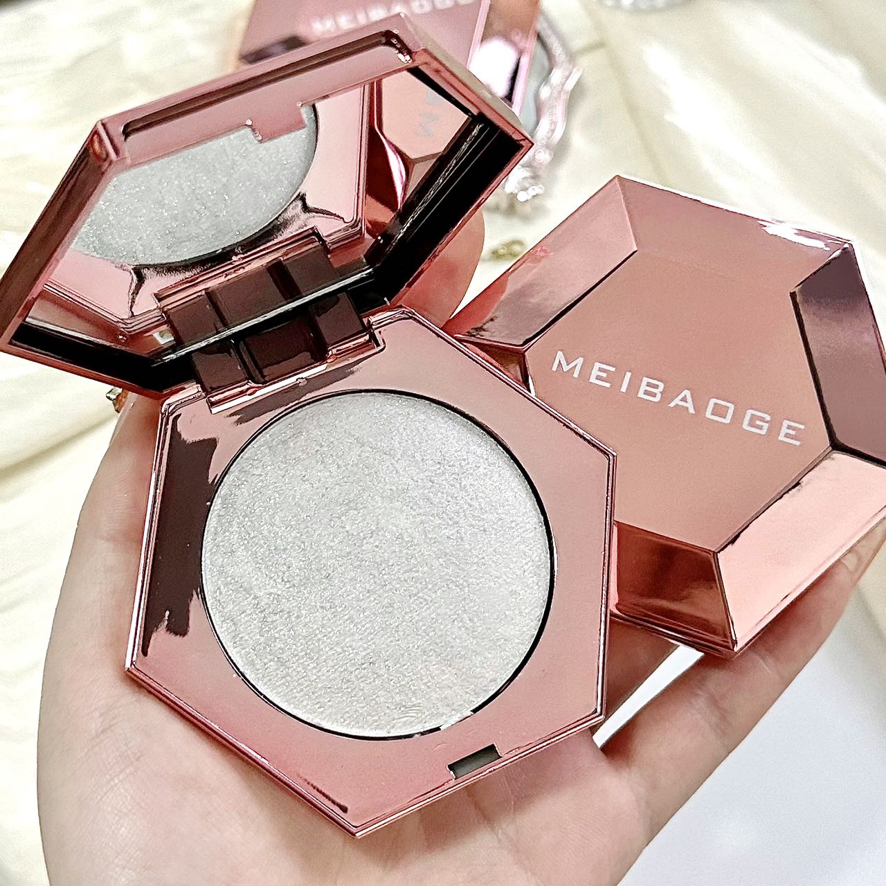 Diamond Highlighter Makeup plate, powder compact, pearlescent brightening, waterproof and long-lasting, Vegan eyeshadow, Potato face makeup