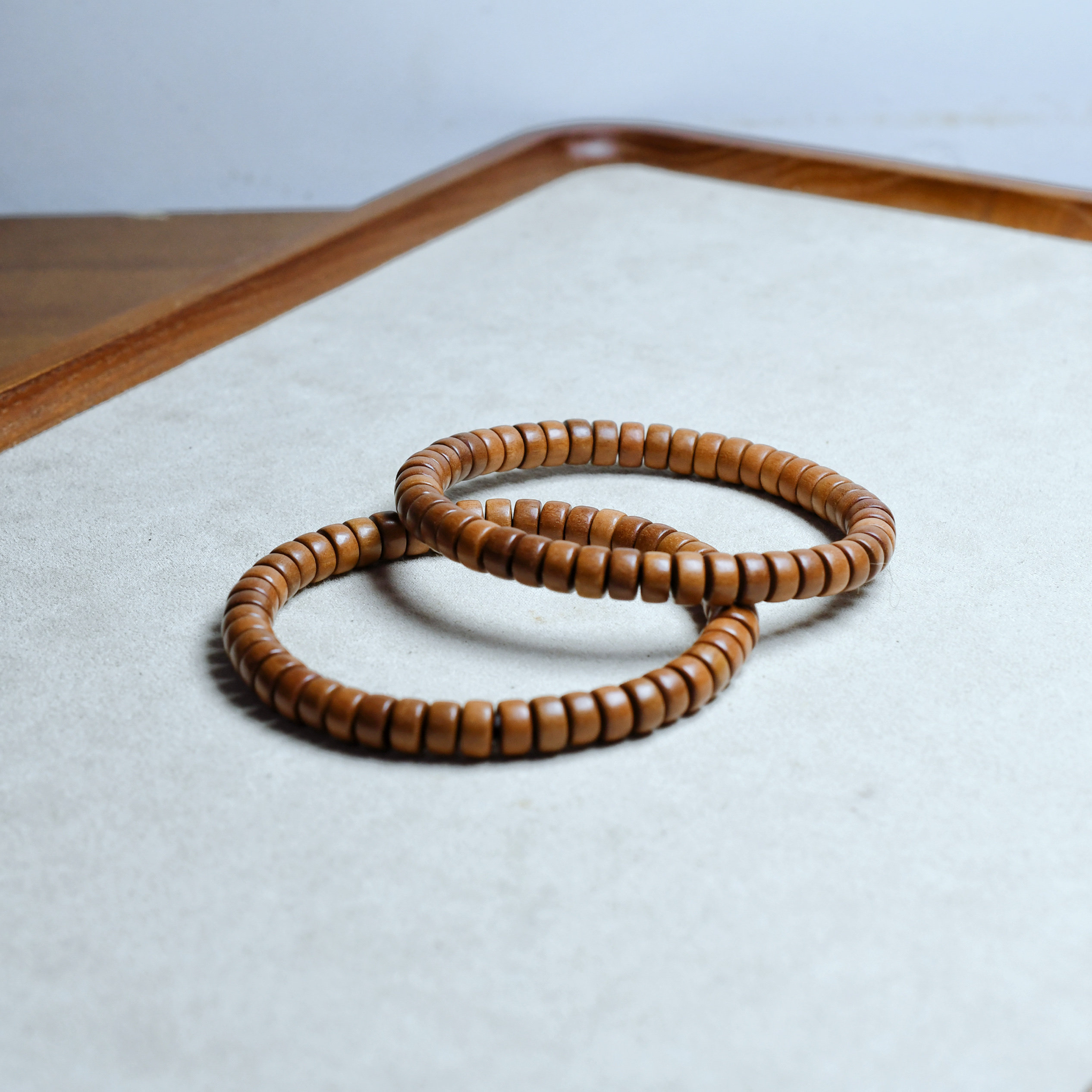 Peach wood bracelet with pills, exquisitely crafted round bracelet Application Scenario