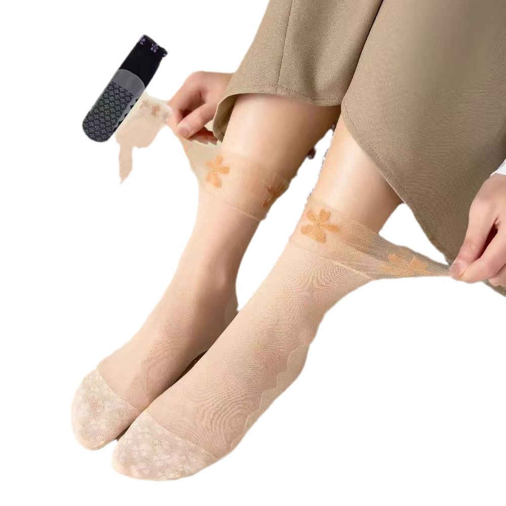 Women's anti-snagging silk stockings, durable for spring and summer, thin, high-elasticity, non-leg-constricting, loose-fitting, cotton-soled, anti-slip short silk stockings wholesale Application Scenario
