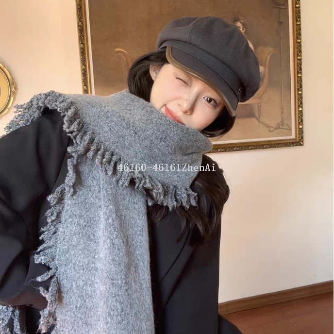 New in-stock cross-border wholesale e-commerce live-streaming supply chain dynamic tassel caterpillar long scarves are available Application Scenario