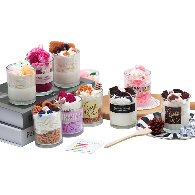 Fanti Cross-border best-selling strawberry cream cake-shaped candles, smokeless and eco-friendly soy wax souvenirs, scented candles Application Scenario