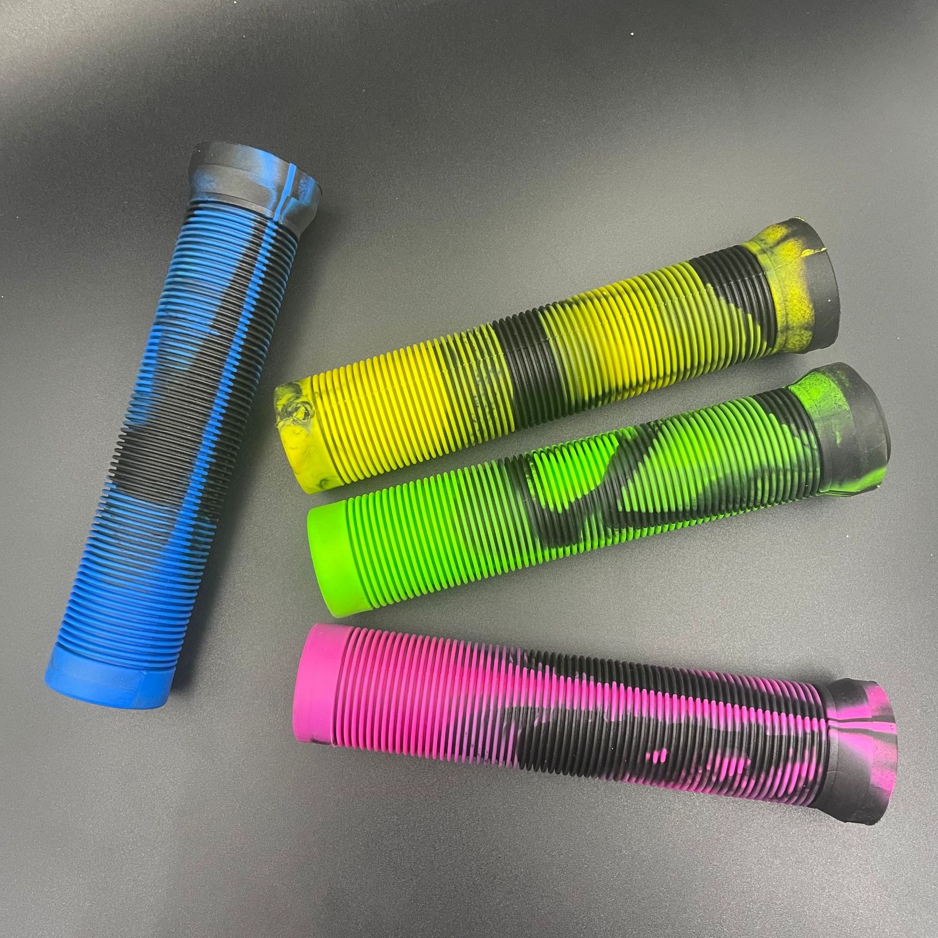 Bicycle handlebar covers, mountain biker handlebar single-sided locking handlebar covers, anti-slip shock absorption, folding biker handlebar straight-through handlebar covers details Picture