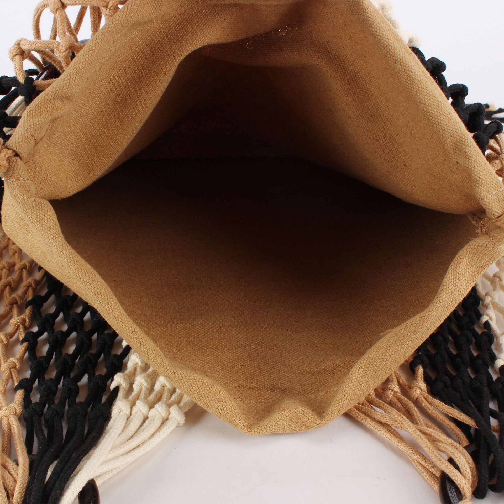 The new hand-woven bag with hollowed-out tassels is a versatile choice for daily wear and a seaside vacation photo shoot for ladies details Picture