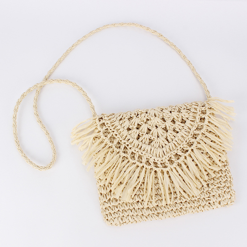 One-piece dropshipping of new fashionable fringed flap woven bags for seaside vacations, daily casual wear, and versatile commuting ladies