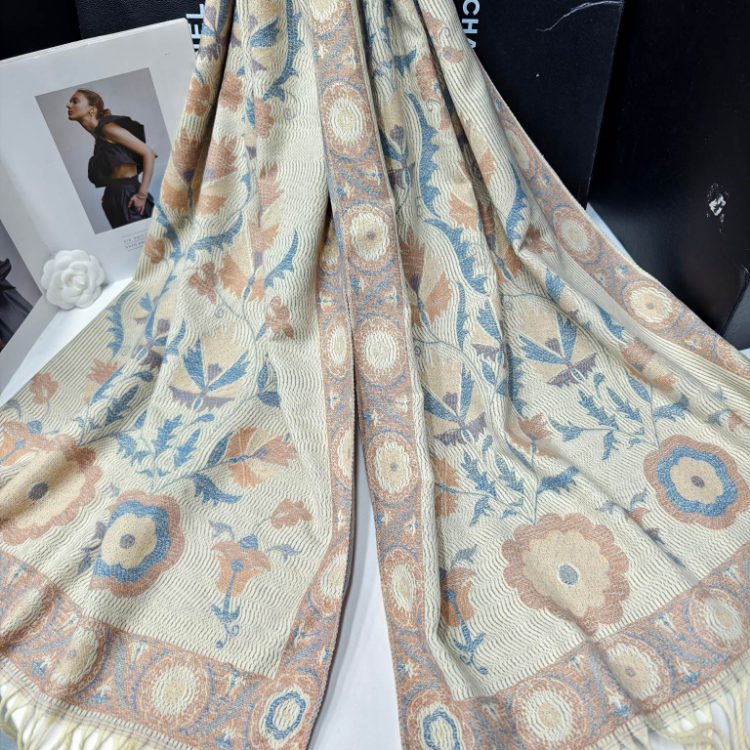 Export export scarf wholesale e-commerce live streaming new retro jacquard series sunflower supply chain supply Application Scenario