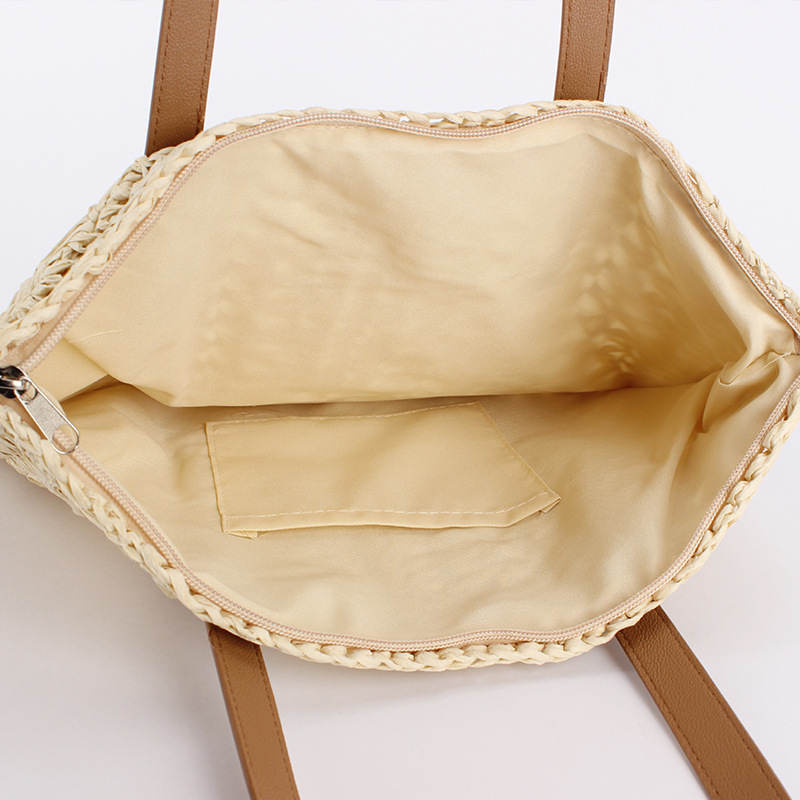 The beige straw woven bag body is paired with a brown leather hand-woven bag. The women's small crossbody bag is crocheted with silver thread Specification image