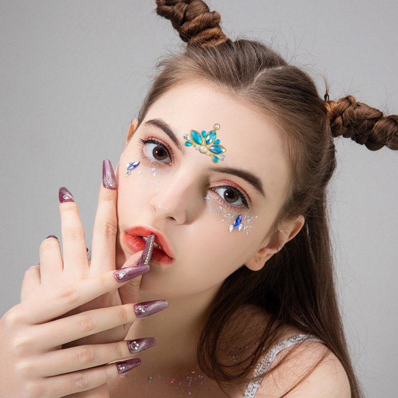 Retro princess gemstone painted forehead stickers with ancient-style facial patterns, children's sparkling water diamond stickers between the eyebrows, three-dimensional face stickers Specification drawing
