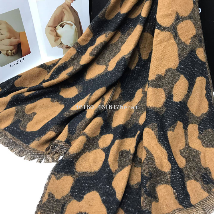 Nuevos modelos de pedidos bufanda transfronteriza al por mayor comercio electrónico en vivo pequeñas cantidades en stock jacquard de seda brillante patrón de leopardo suministro de la cadena de suministro Item Picture
