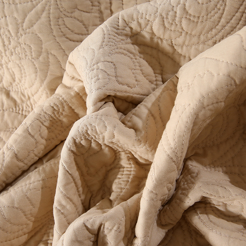 European-style simple solid color bed cover three-piece set, brushed fabric quilted quilt, all-season suitable bedding bed cover details Picture