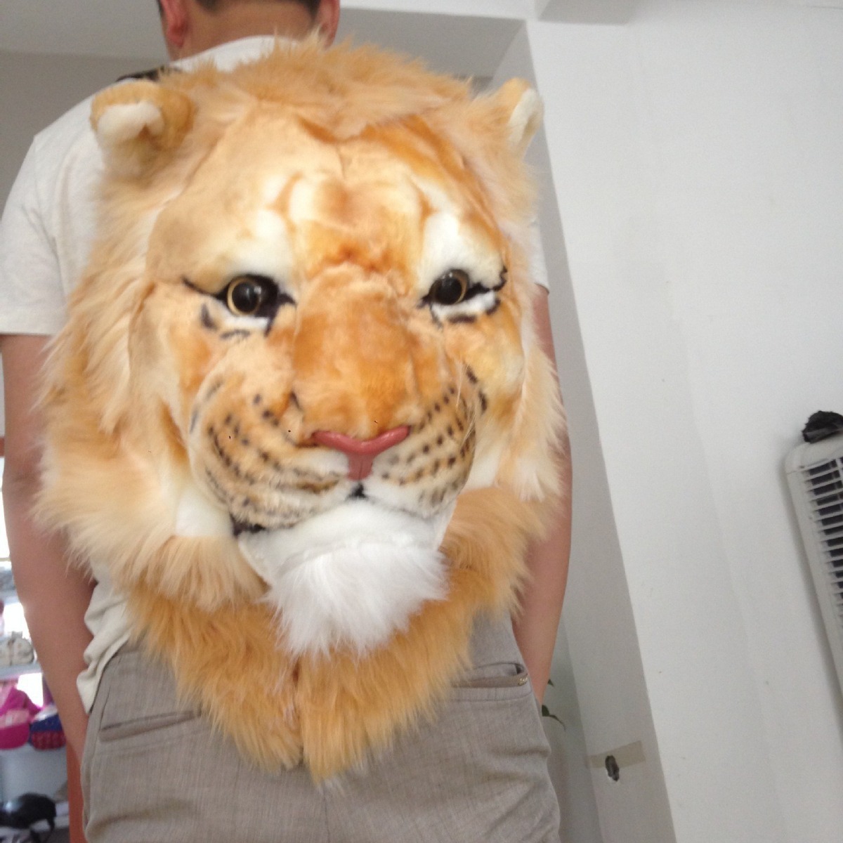 Manufacturer's creative and personalized tiger head backpack, street trend tiger bag, student couple outdoor plush backpack Item Picture