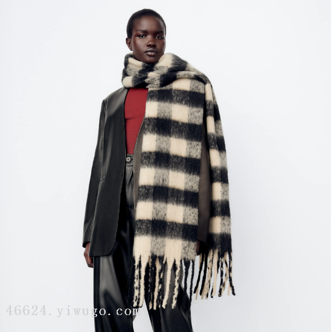 Cross-border scarf wholesale e-commerce live-streaming supply chain supply of black and white checkered thick beard scarves with bristled fur Item Picture
