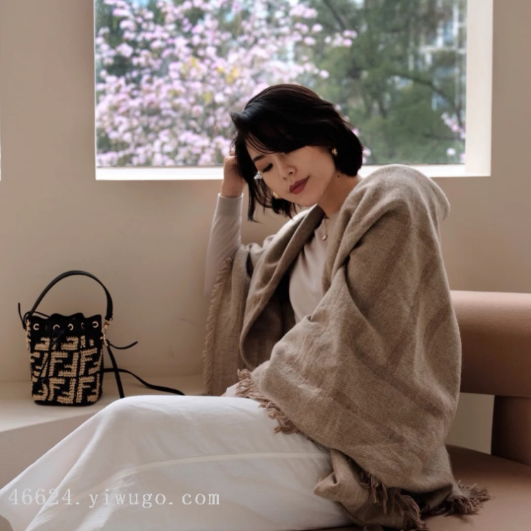Cross-border scarf wholesale e-commerce live-streaming supply chain supply of the same style square scarves and shawls as TOT Specification image