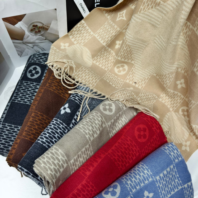 Cross-border in-stock, cross-border scarf wholesale, e-commerce live streaming, supply chain, jacquard double C briqued details Picture