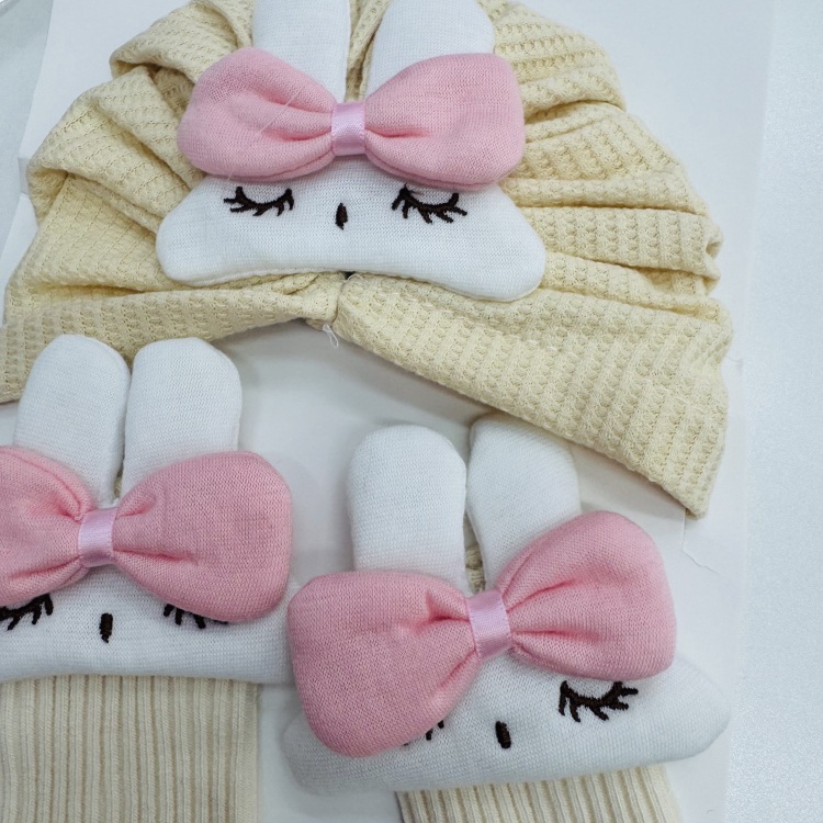 New baby hat sock set, thin and cute European and American flower-embroidered long socks, baby Indian fetus hat cover Item Picture