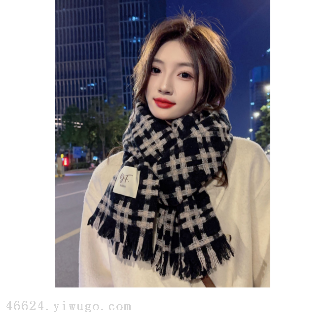 New cross-border scarves are available for live-streaming on e-commerce platforms, featuring a fashionable checkered pattern Item Picture