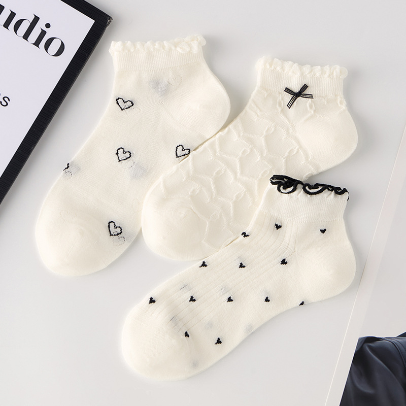 New socks: Spring and summer thin women's short socks with black ear trim dots, cotton socks, college style cotton women's boat socks, short socks Item Picture