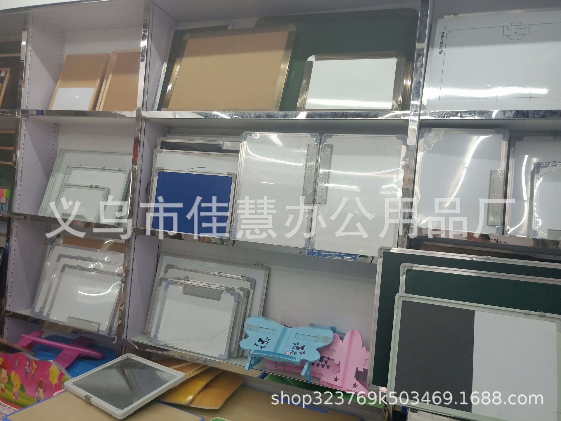Whiteboard, green board, cork board, and easy-to-clean board Specification image