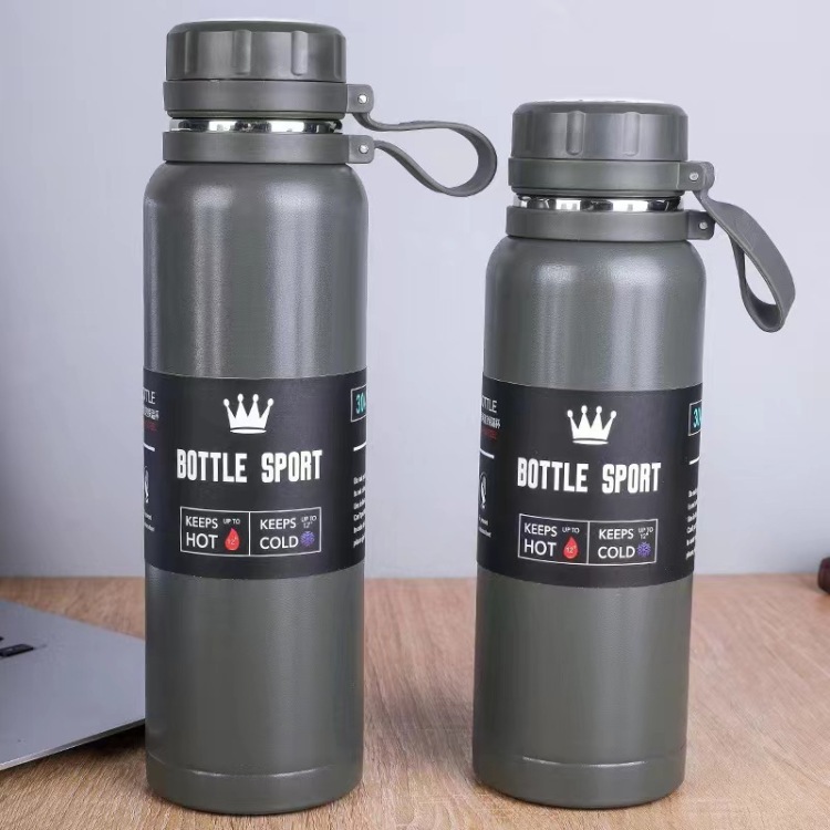 Foreign trade sports water bottle, 304 stainless steel, large-capacity tea and water separation, portable hanging strap, Aike kettle, insulated cup, water cup Application Scenario