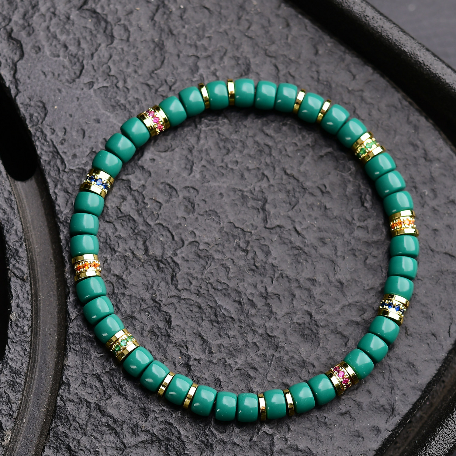 A gift bracelet featuring the same popular turquoise alternative and optimized tablets as Daneng Application Scenario