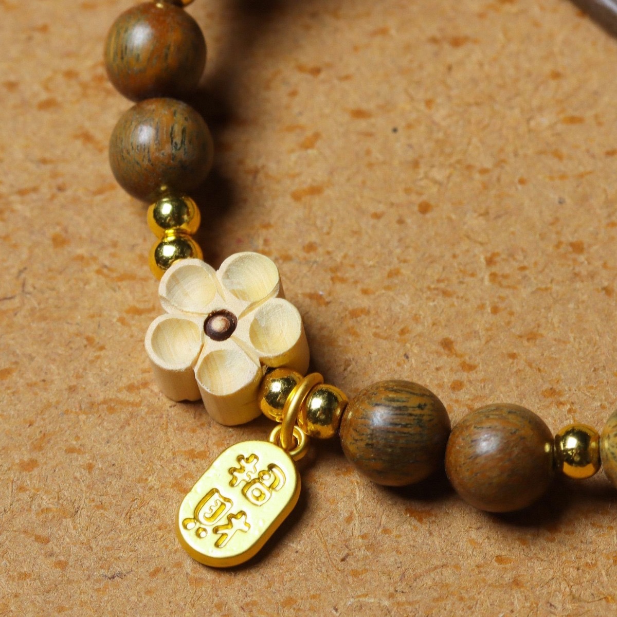 Ancient-style new Chinese-style green sandalwood peach blossom bracelets, student cultural and artistic bracelets wholesale, wooden belt treasure DIY, night market stall