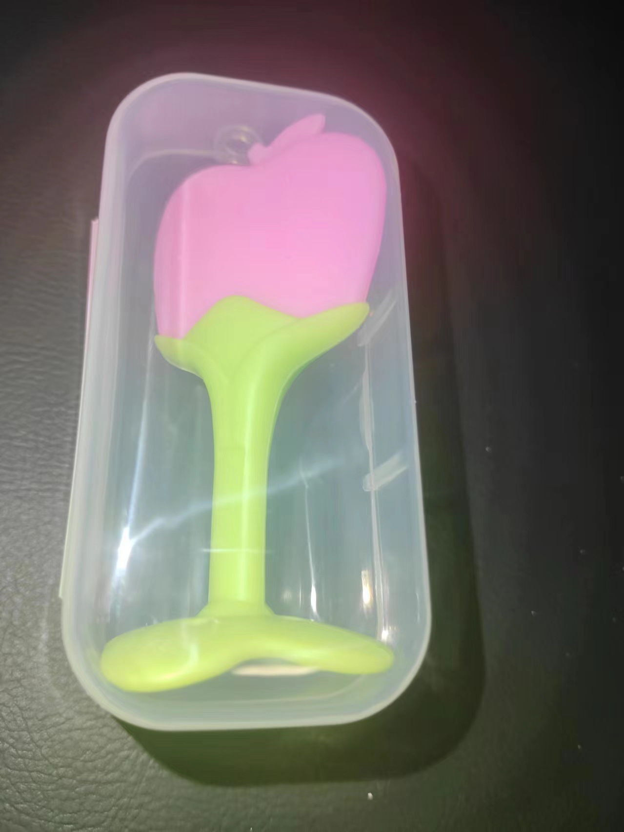 厂家直销硅胶婴儿牙胶水果造型新生儿双色立体牙胶磨牙棒带盒硅胶白底实物图