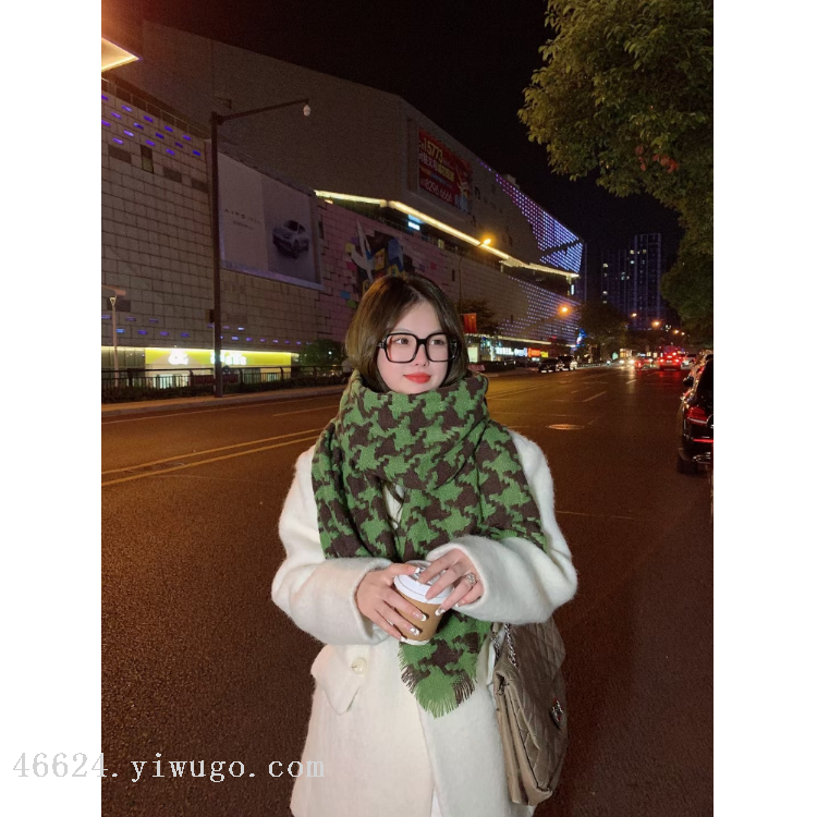 ويقوم بائعو الوشاح عبر الحدود بتوزيع النسخة الكورية المزدوجة الألوان من سلسلة الإمداد details Picture