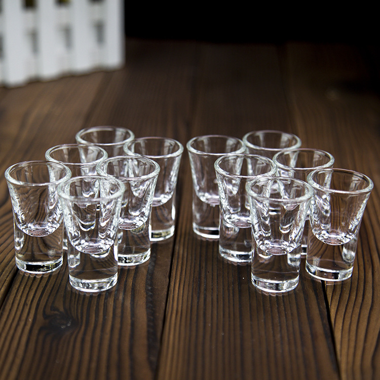 Factory direct sales of Qianli transparent creative glass small wine glasses, thickened spirits cups, and sparkling white spirit cups in stock for wholesale details Picture