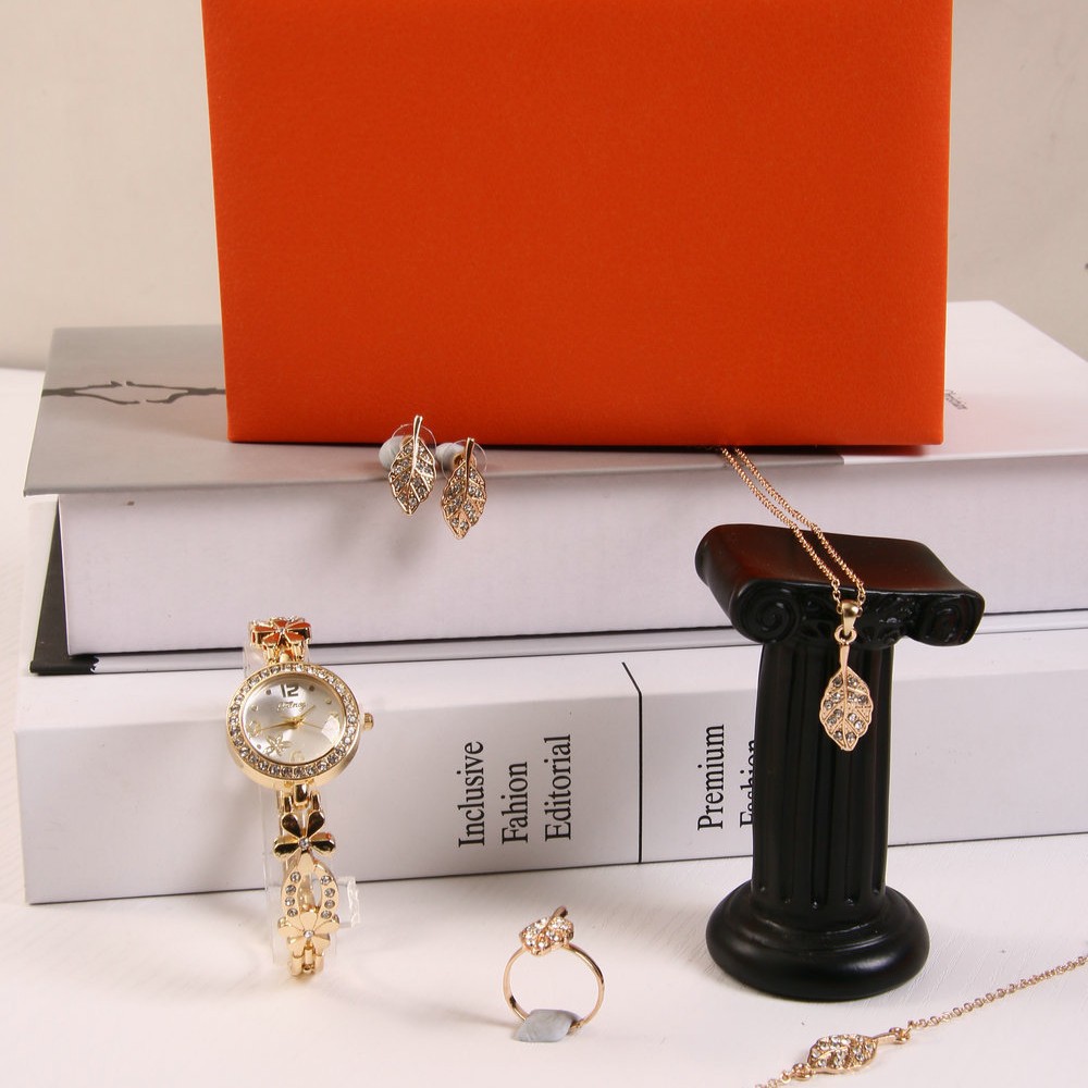 Mother's Day/Women's Day gift set: Golden necklace, bracelet, stud earrings, five-piece set, high-end metallic luster, light luxury, internet-famous accessories Specification image