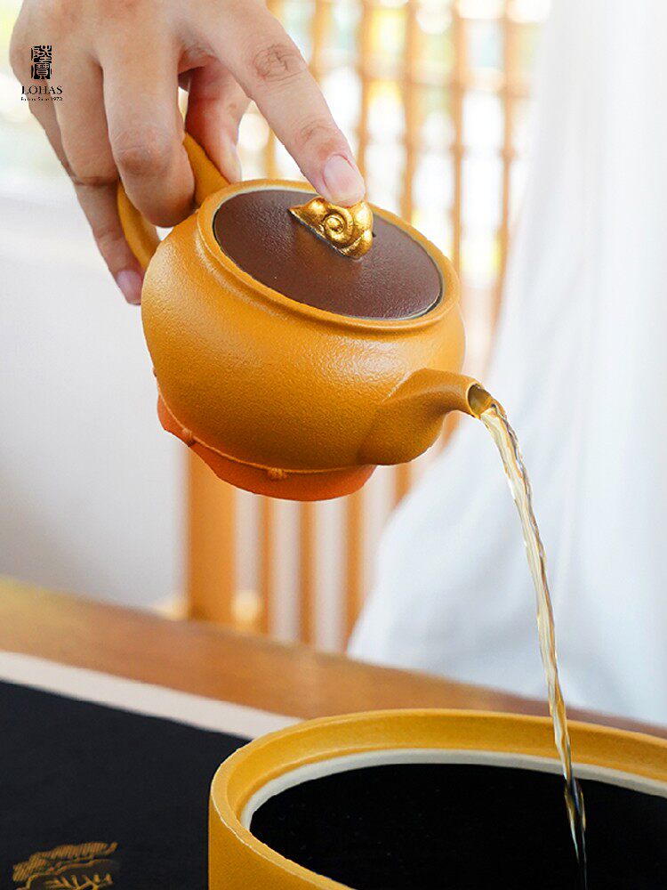 Lu Baoma's new Kung Fu tea set for the Year of the Horse is a gift box for leaders, elders, and clients, symbolizing a prosperous future