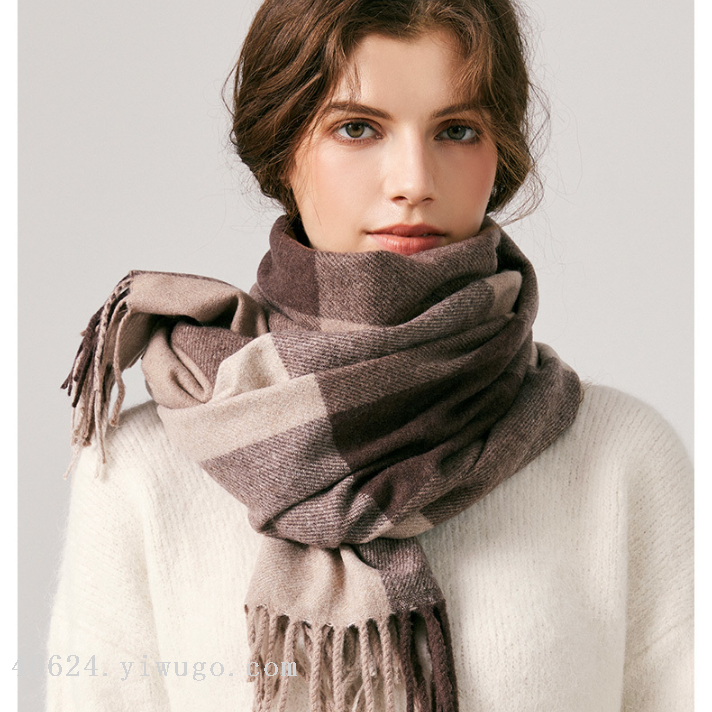 Wholesale of cross-border scarves in stock, e-commerce live streaming, supply chain, 96 wool series, color-blocked wool square grid Application Scenario