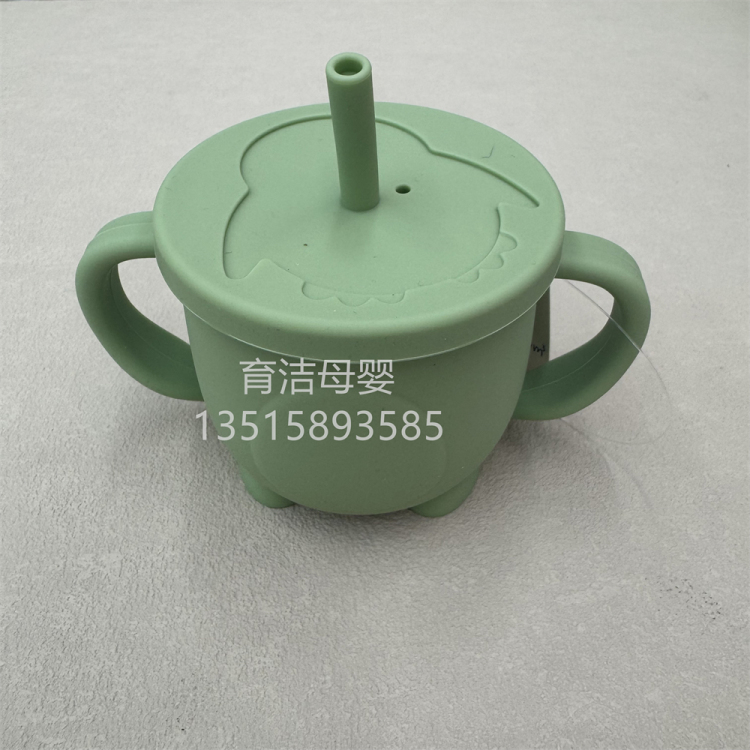 شوكة ملعقة في وعاء من وعاء من السيليكا، طفل صغير في قرص الضفدع Specification image