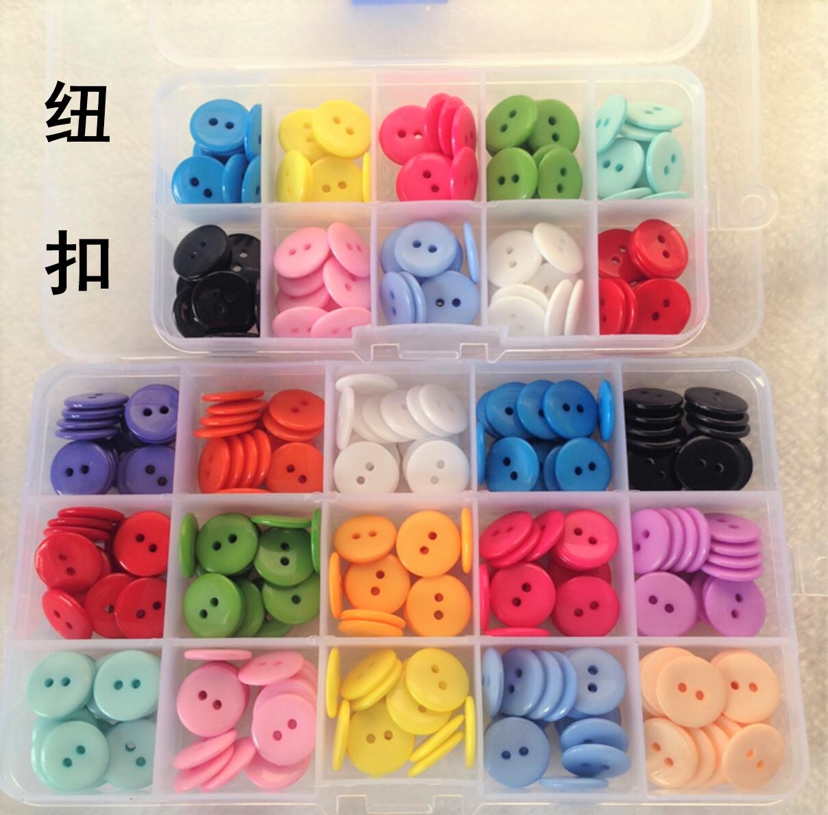 Hot-selling color in-stock two-eye resin buttons, round bread buttons, DIY handmade for kindergartens Application Scenario