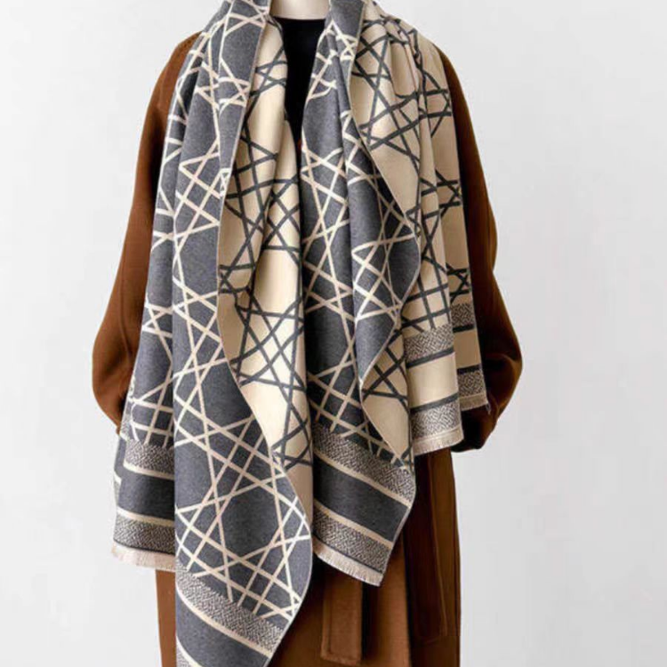 Wholesale of new high-speed jacquard hexagonal checkered cross-border scarves, e-commerce live streaming supply chain, in-stock scarves Application Scenario