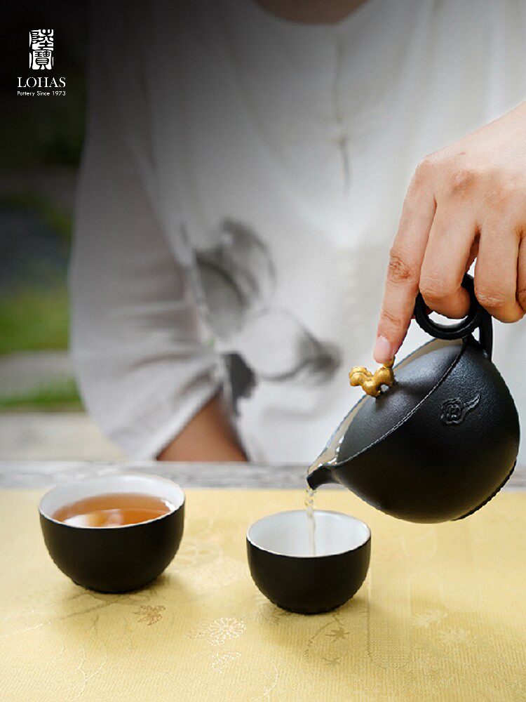 Lu Bao's new ceramic tea set gift box for the Year of the Horse. Home tea brewing gift, 1 pot and 2 cups in Chinese style. Good luck soon details Picture