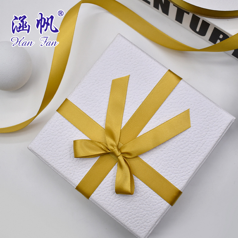 Purple ribbon, ribbon roll, decorative items, handcrafted materials, gift packaging, accessories, DIY ornaments details Picture