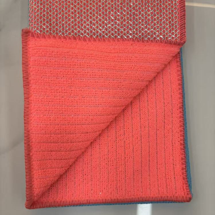 Double-sided design, a two-in-one dishwashing and scrubbing cloth for removing stains and cleaning, which won't damage the POTS and pans Application Scenario